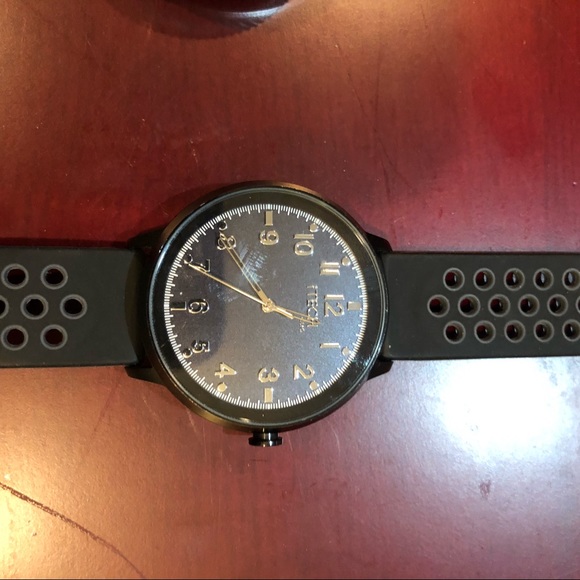 3 itech Smart Watches - Picture 3 of 4